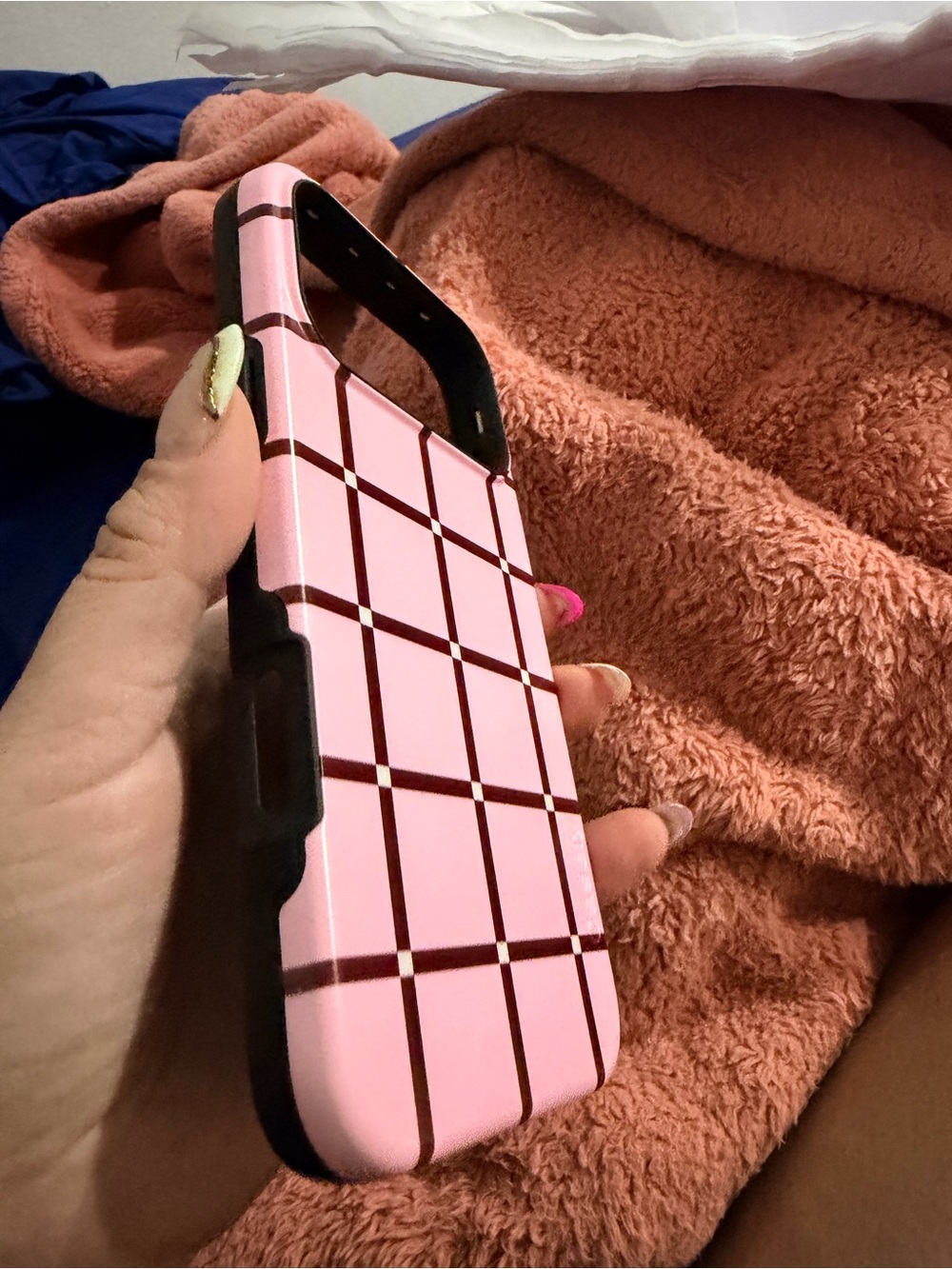 Pink Grid Pattern iPhone 17 pro max Case - Casely - Picture 2 of 4